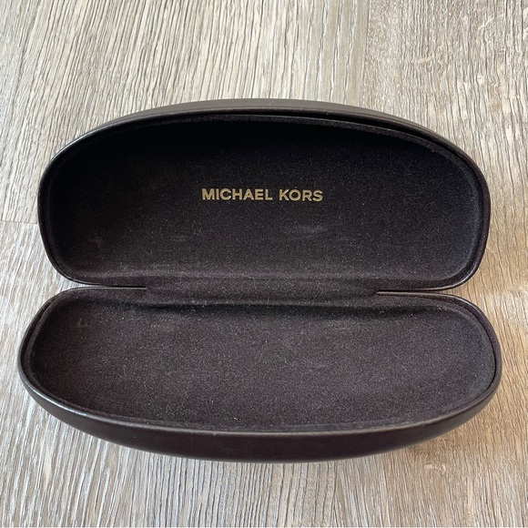 MICHAEL KORS Glasses Case and Cleaning Cloth - Picture 8 of 10